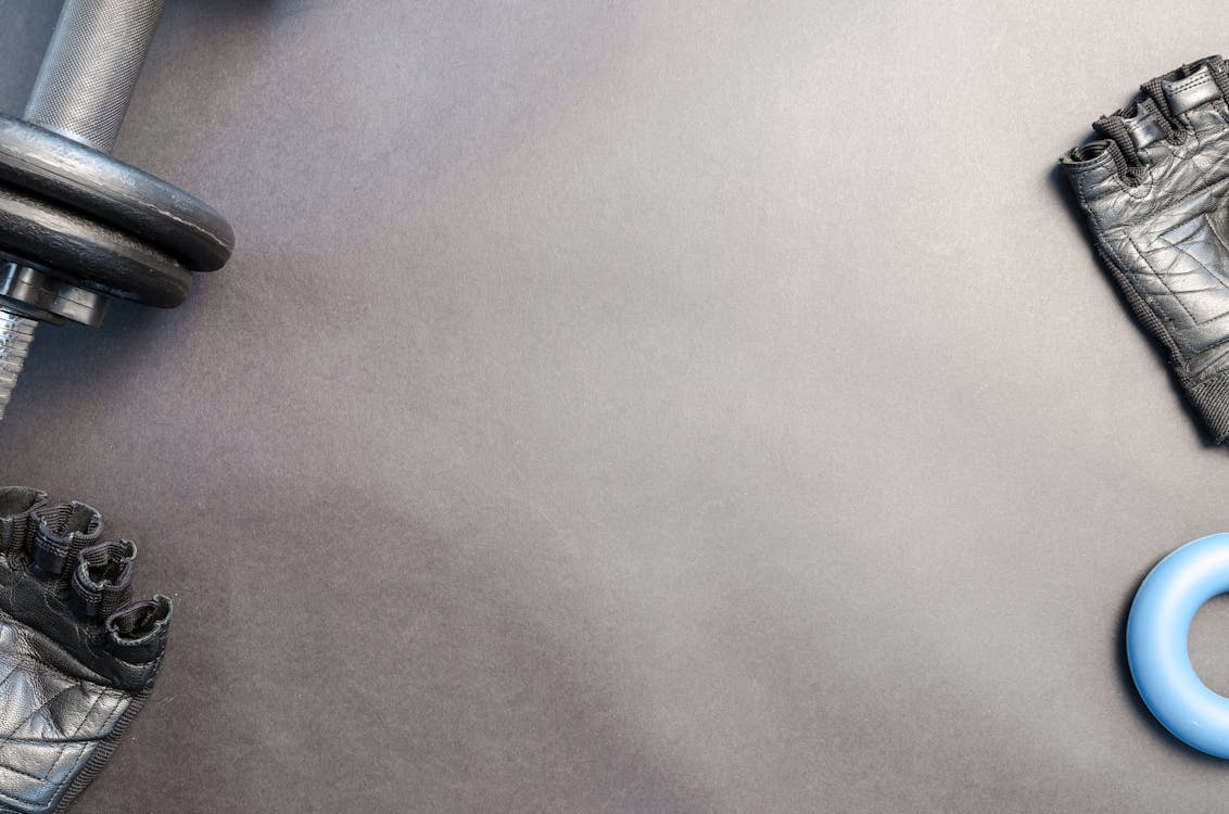 筋トレギア：ダンベルとトレーニンググローブ