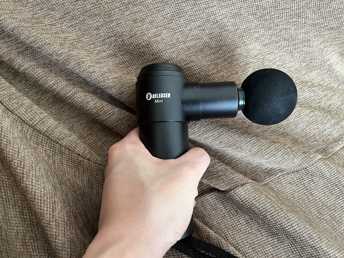 uFit RELEASER Miniを手に持ったところ(サイズ感)